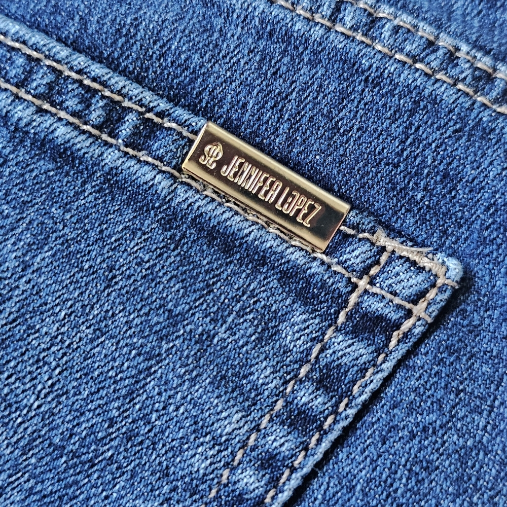 Jennifer Lopez Capri Jeans Women’s Size 6 Dark Wash Distressed Stretch Denim - Picture 10 of 13